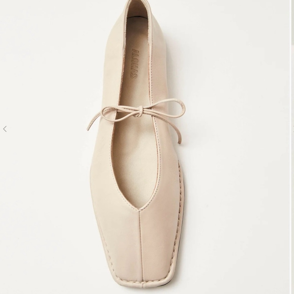 ALOHAS Cream Loafers